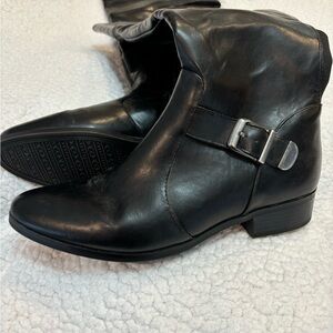 Women’s boots, New Directions, black size 9M